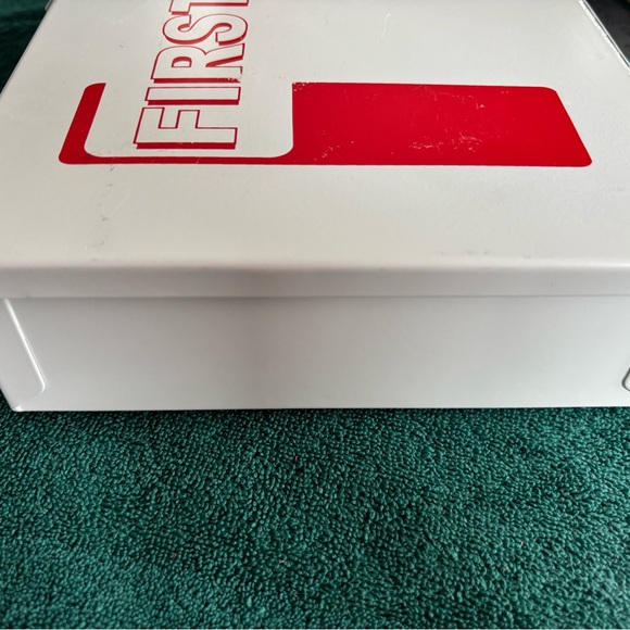 Metal First Aid Kit - Picture 11 of 14